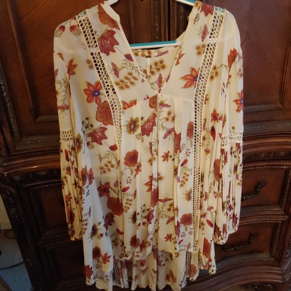 😘 Free People Floral Tunic😍